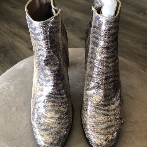 NEW! IMPO METALLIC ANIMAL PRINT ANKLE ZIP UP BOOTS - Picture 5 of 9